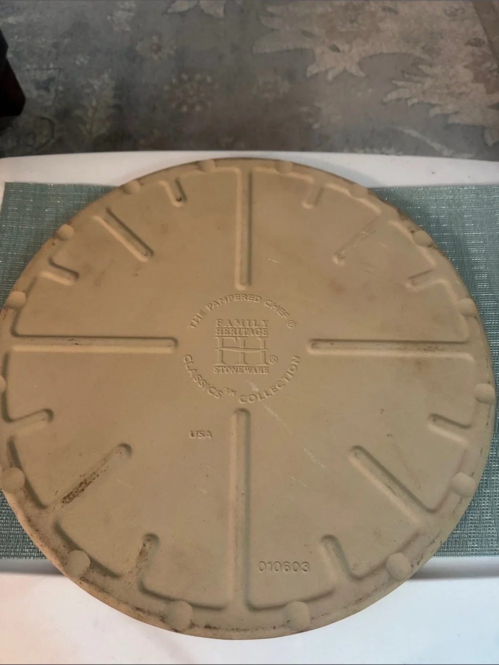15” Pampered Chef Round Pizza Stone. RETIRED